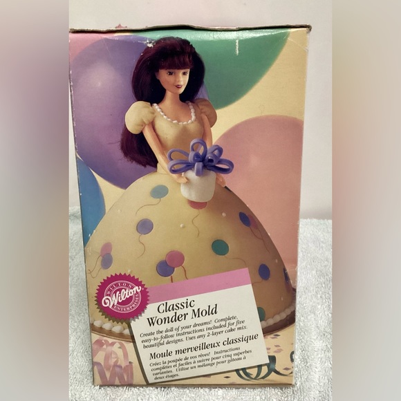 Classic Wonder Doll Cake Mold - Picture 7 of 16